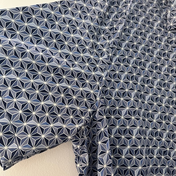 Men’s Tommy Bahama Button Down Shirt - Picture 2 of 4